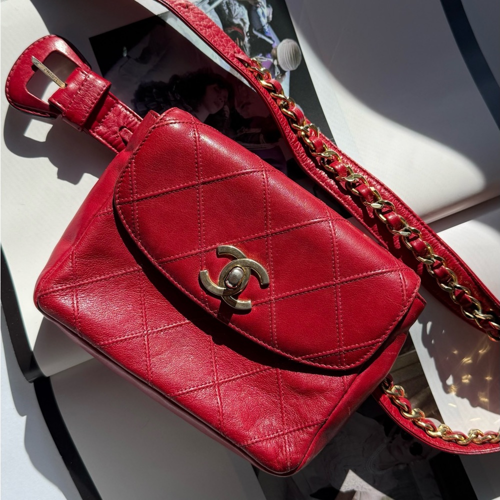 Chanel vintage Quited belt bag in red lipstick 💄
